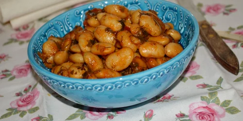 iahnie de fasole foto www.farfuridi.ro