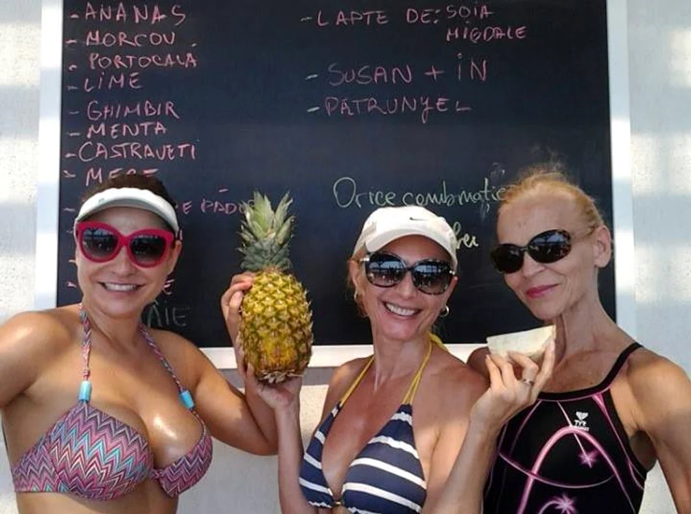 Adina Buzatu, Luana Ibacka şi Luminiţa Nicolescu au fost împreună la aquagym (foto: Facebook)