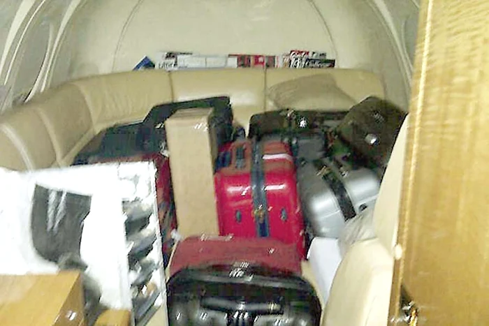 Maria Marinescu (33 de ani) şi Frank Colin (40 de ani) s-au căsătorit în 2009 şi au împreună un băieţel (Fotografii: Le parisien)