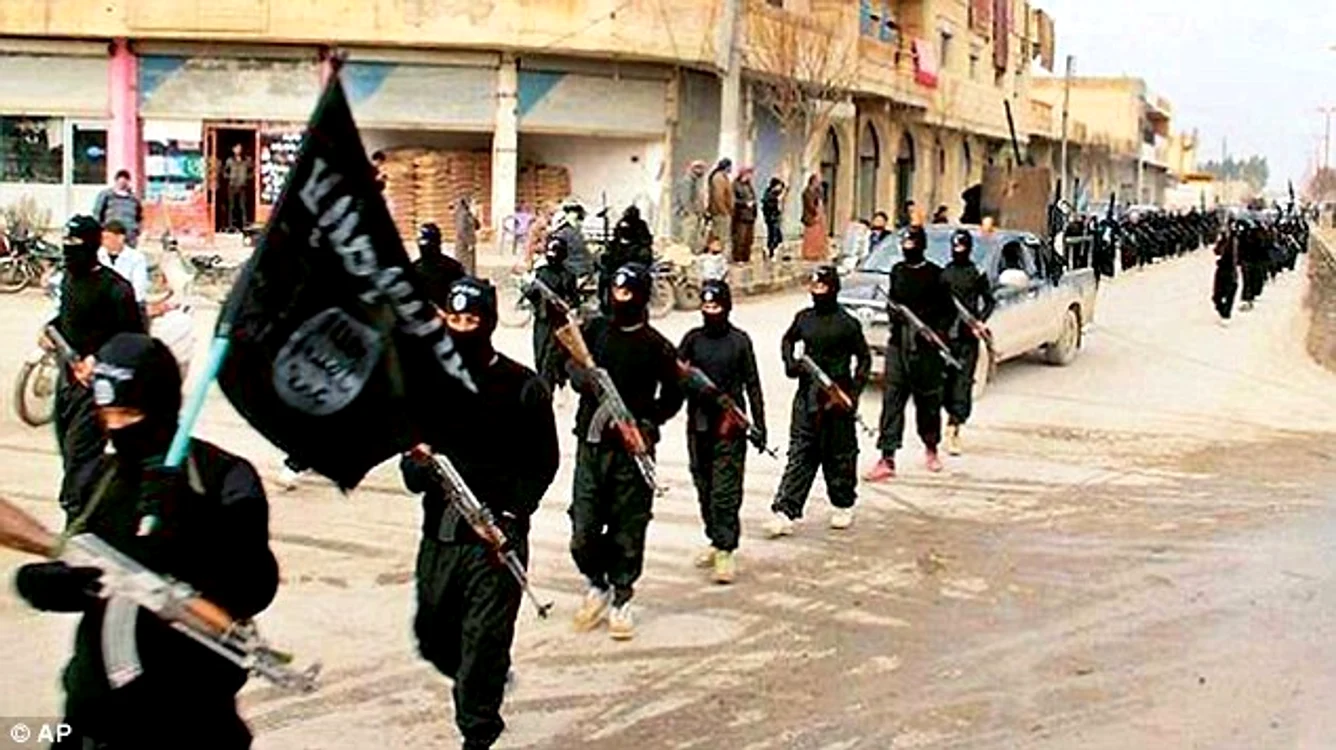 
    Grupările anti-tero spun că militanții Statului Islamic/Daesh au plecat din Siria și se îndreaptă către Franța și Belgiafoto: AP  