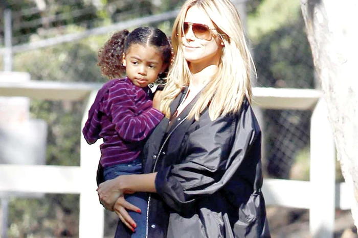 28 ianuarie: Orlando Bloom (36 de ani), la plajă cu fiul său, Flynn, de 2 ani, în Cancun (Fotografii: Guliver/splashnews)