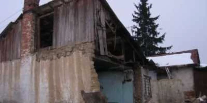Casa de pe strada Aprodu Arbore a fost distrusă de deflagraţie