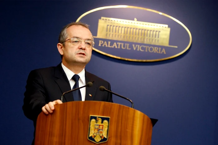 Emil Boc a renunţat la ţinuta office pentru un gest umanitar (foto: Reuters)