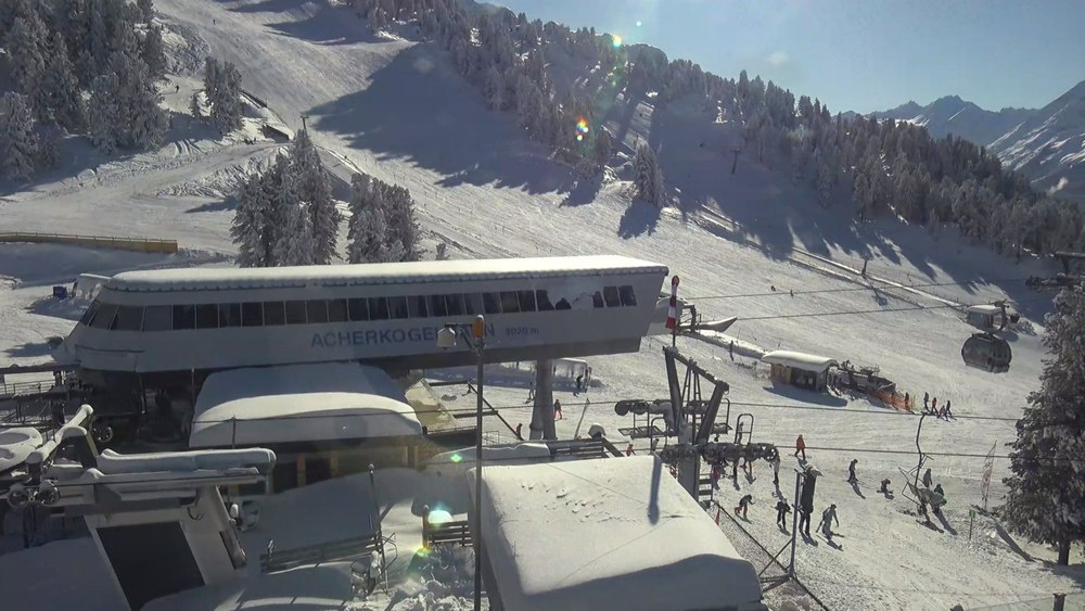 Accident grav într-o cunoscută stațiune de schi din Austria: telecabină prăbușită și cel puțin patru răniți VIDEO