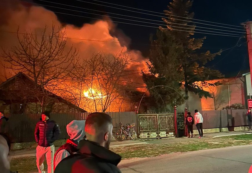 Incendiu violent soldat cu doi morți, în localitatea buzoiană Stâlpu | VIDEO