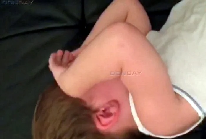 Copilul este afectat și la nivel psihic de abuzurile mamei sale