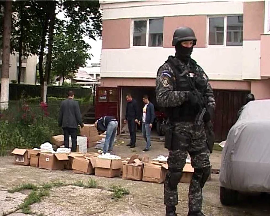 Poliţiştii au descins la o fabrică de anabolizante din Piteşti. FOTOCristi Ionică.