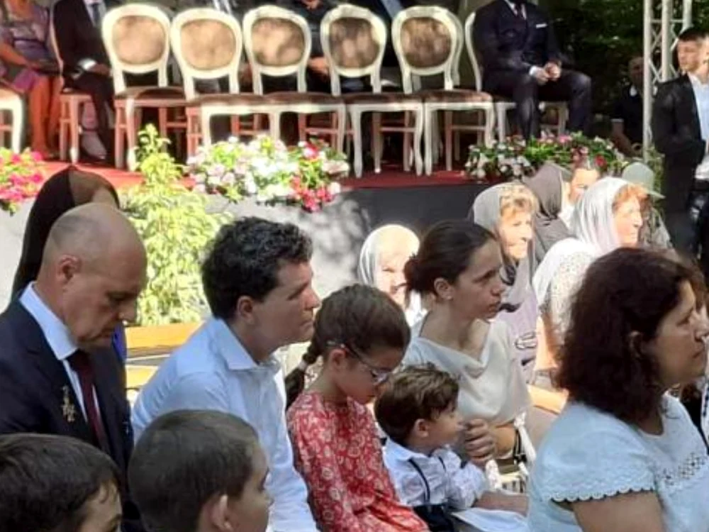 Nicușor Dan, alături de familie, la mănăstire, de Ziua Marinei Române/FOTO: Antena 3 CNN