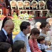 nicusor dan, impreuna cu familia, la manastire de sf maria foto antena 3 cnn png