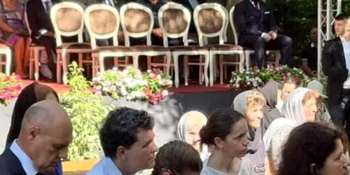 nicusor dan, impreuna cu familia, la manastire de sf maria foto antena 3 cnn png