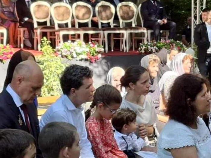 Nicușor Dan, alături de familie, la mănăstire, de Ziua Marinei Române/FOTO: Antena 3 CNN