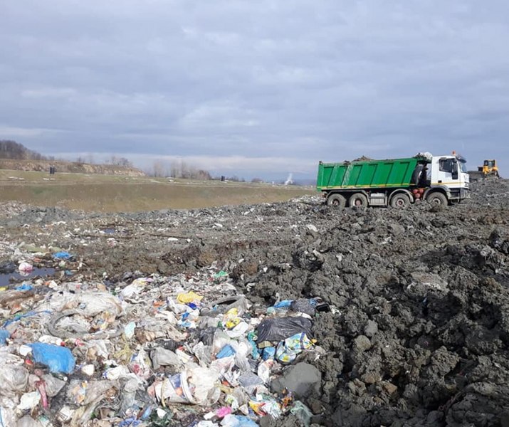 Documente militare clasificate, găsite într-o groapă de gunoi din Polonia. Armata declară că sunt „copii realizate ilegal”