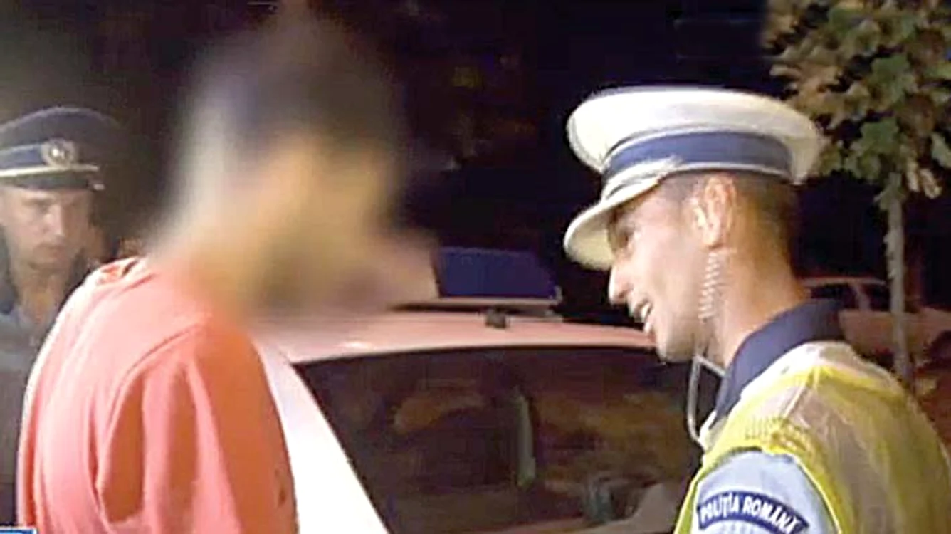 Răspunsul tânărului l-a făcut şi pe poliţist să râdă