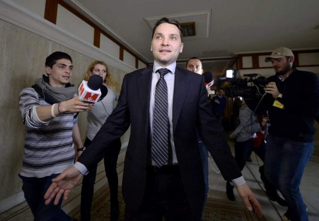 Băcăuanii care doresc ca Dan Şova să rămână fără imunitate vin la protestul organizat pe Facebook