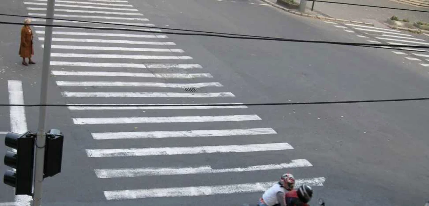 Brăila:O fetiţă a fost accidentată pe marcajul pietonal