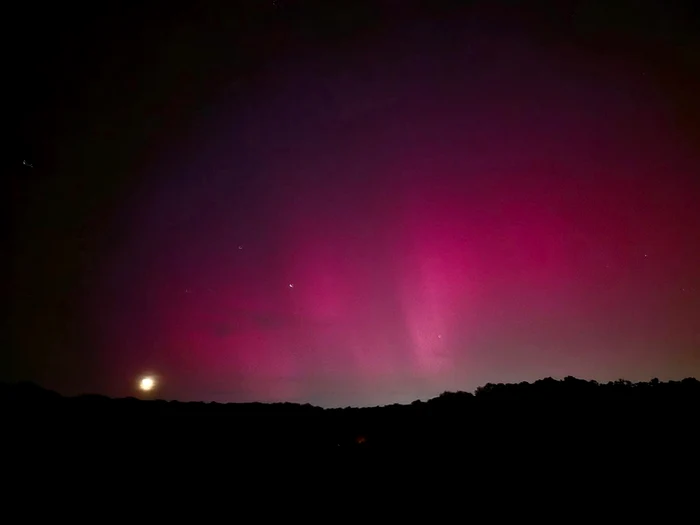 Aureola boreală a fost surprins în mai multe zone din Bihor Foto: Facebook Meteo Tulca Bihor