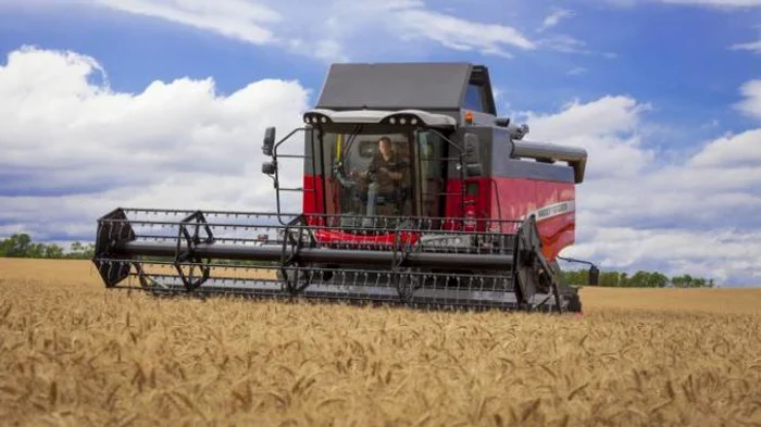 Combina agricolă nu va mai putea circula fără să fie înmatriculată și va face partea din categoria vehicule lenteFoto: agrointel.ro