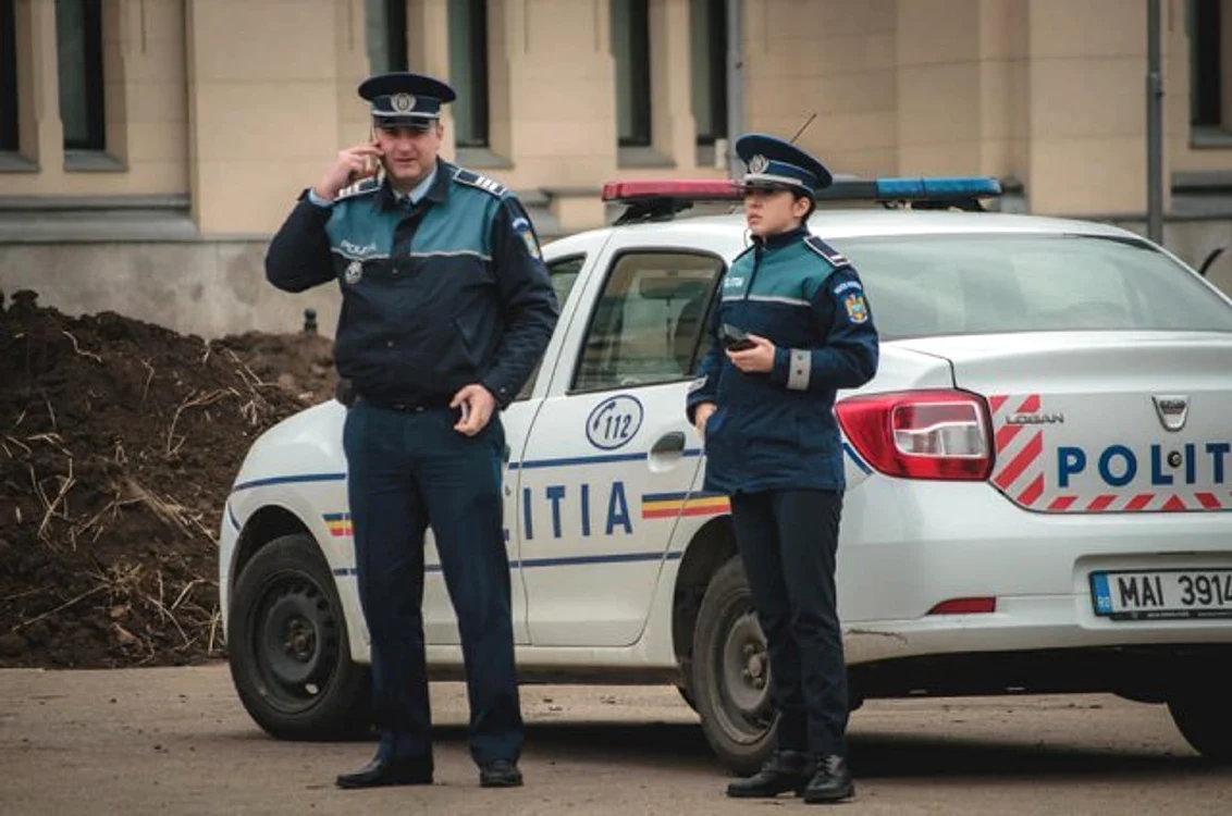 
    Polițiștii au fost chemați de oameni, într-o zi, la peste 2.500 de cazuriFoto: adevarul.ro  