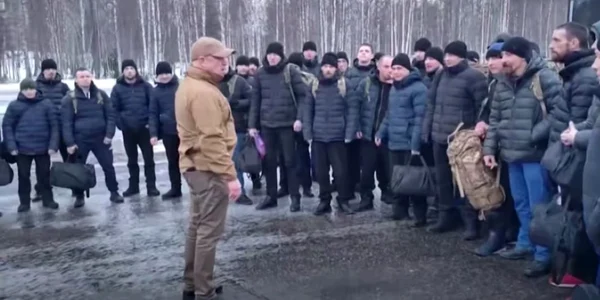 Prigojin alături de foști combatanți care și au încheiat misiunea în Ucraina  Foto Captură video YouTube jpg