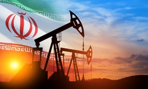 Pompe de petrol pe fundalul steagului Iranului FOTO shutterstock jpg