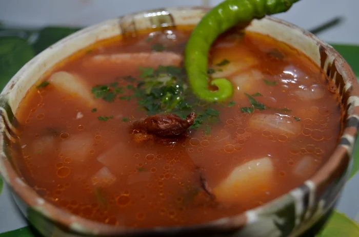 
    Ciorbă cu afumătură  