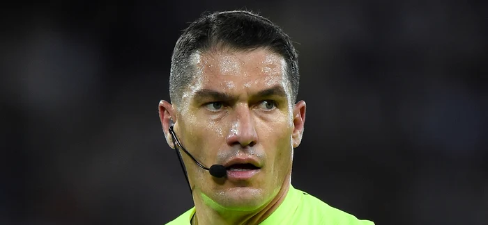 Istvan Kovacs a arbitrat duminică jocul Petrolul - Farul 0-1, în Superligă    FOTO EPA