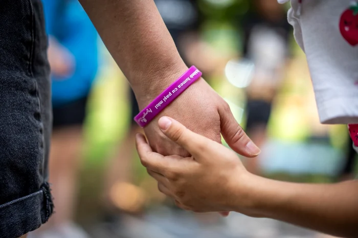 Conexiunea dintre voluntari și copii FOTO Ajungem MARI