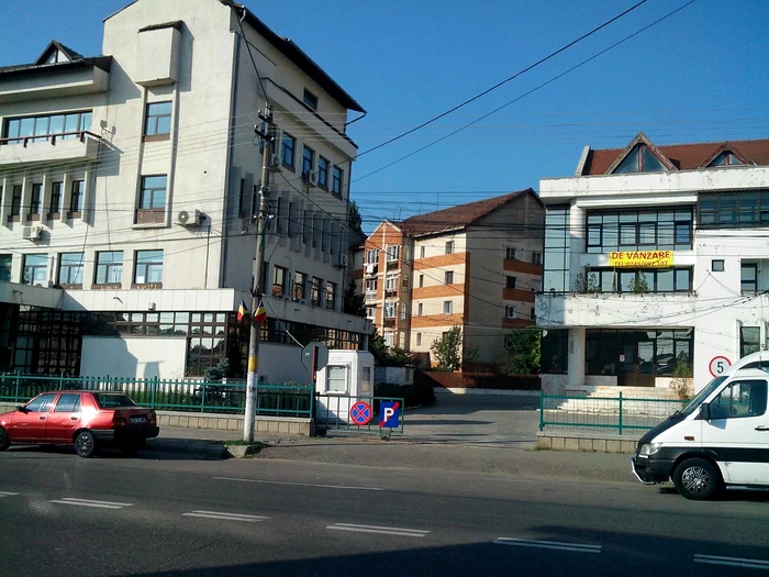 Dacă procurorii nu vor agrea niciuna din aceste două variante, soluţia ar fi construirea unui sediu nou pe terenul fostei unităţi militare de la Gară