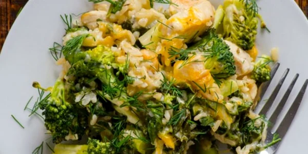 Pui cu broccoli şi orez