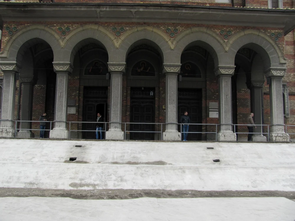 Treptele Catedralei sunt în şantier de săptămâna trecută. FOTO: Ştefan Both