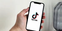 tik tok pe telefon pixabay jpg