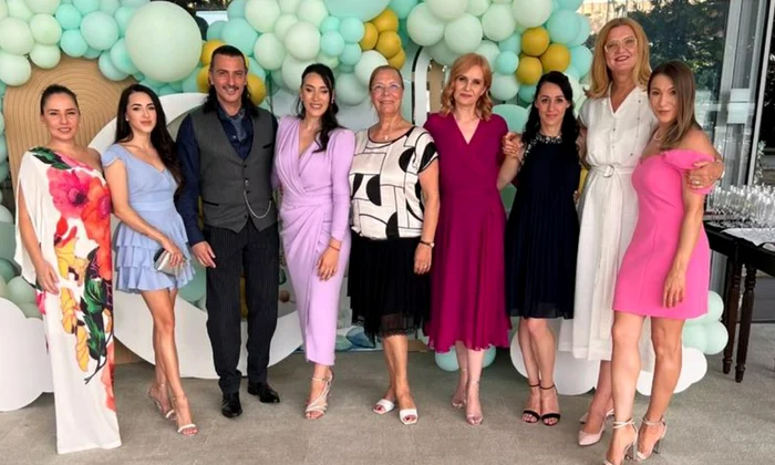 Loredana Boboc, Larisa Iordache, Bogdan Jianu, Catalina Ponor, Elisabeta Lipa, Monica Rosu la botezul lui Victor   Instagram png
