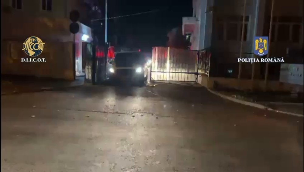 Peste 130 de percheziții în București și alte șase județe. Liderul galeriei FCSB şi trapperul Andrei Mihalache, printre cei vizați