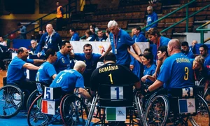 Echipa de handbal în scaun rulant în timpul unui time out jpeg