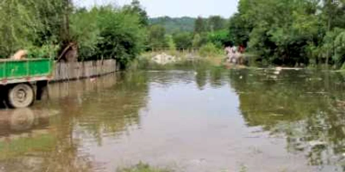 Localnicii evacuaţi nu au casele promise