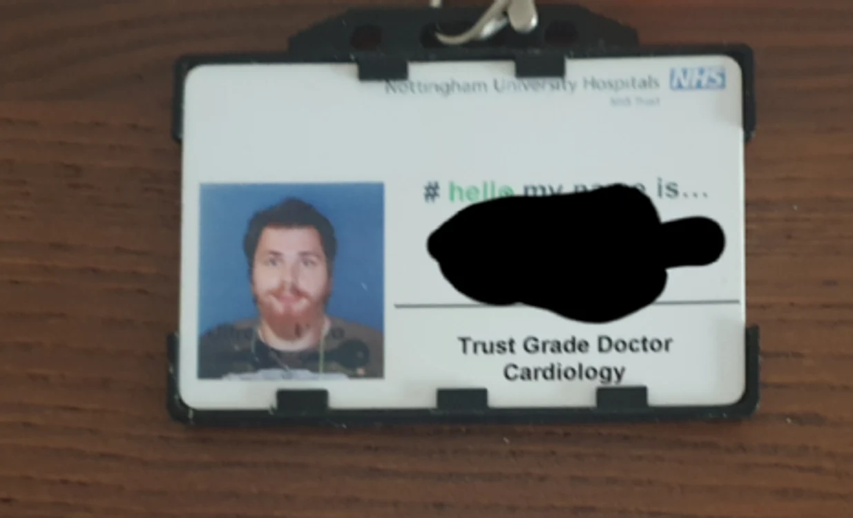
    Medicul român lucrează într-un spital din Birminghamfoto: arhiva proprie  