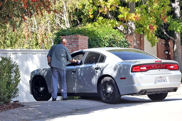 Poliţiştii au sosit la reşedinţa actorului