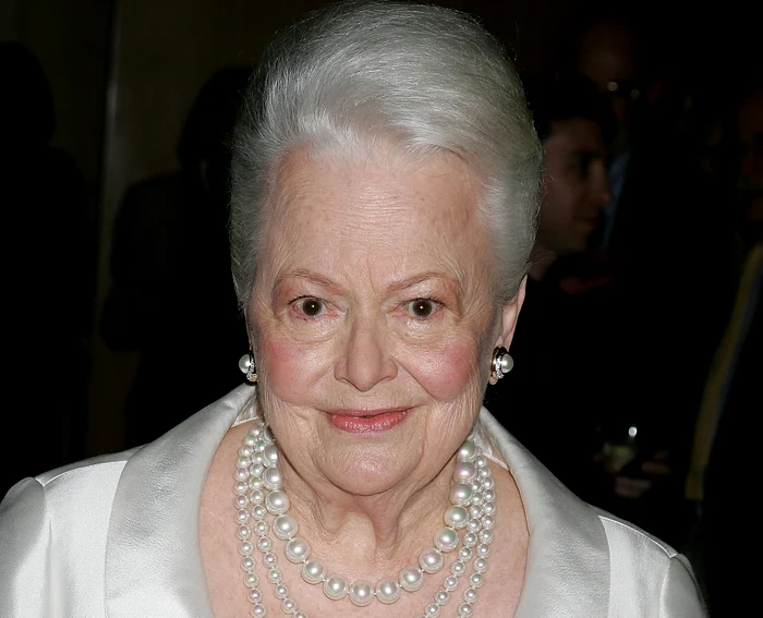 Olivia de Havilland, alături de sora ei, Joan Fontaine (dreapta)foto: Getty Images