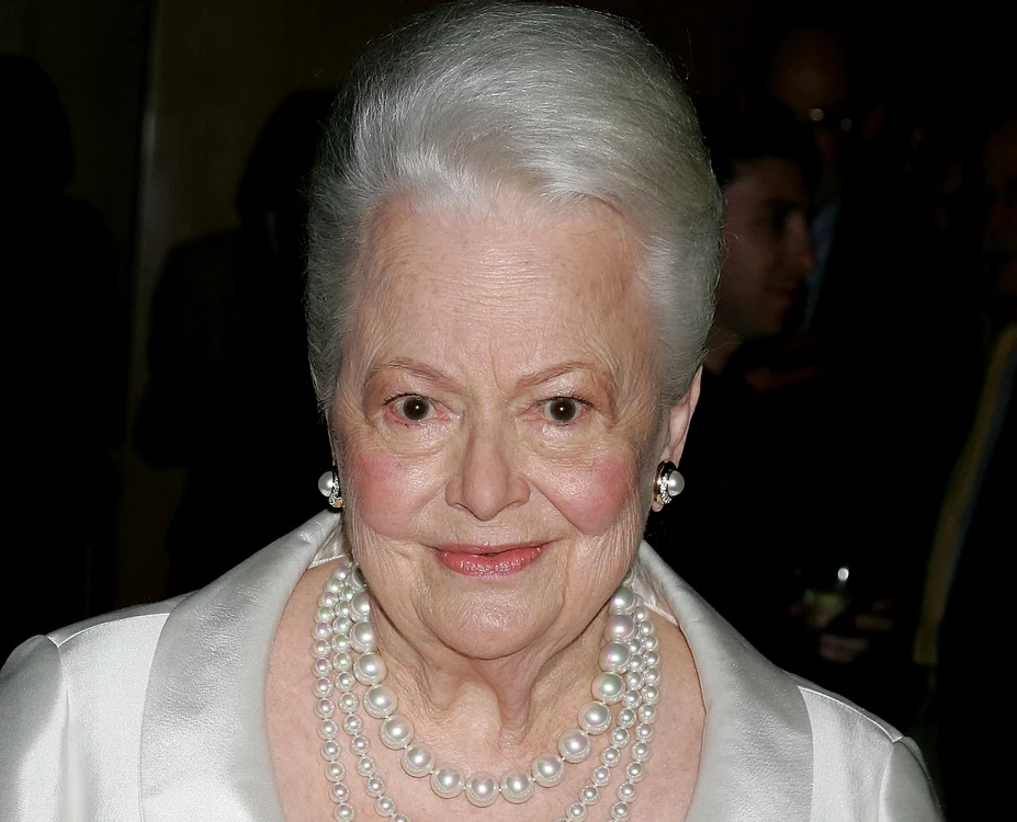 
    Olivia de Havilland, alături de sora ei, Joan Fontaine (dreapta)foto: Getty Images  