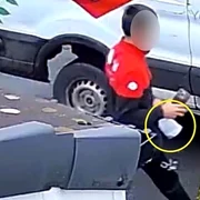 un livrator a furat un iphone jpg