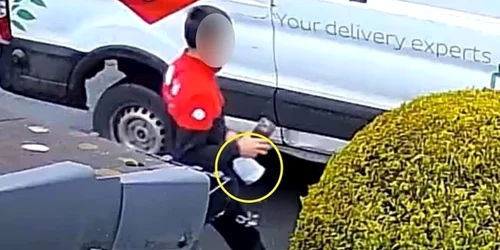 un livrator a furat un iphone jpg