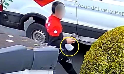 un livrator a furat un iphone jpg