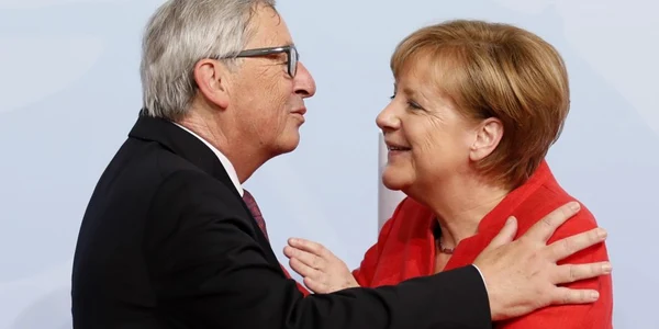 Jean Claude Juncker si Angela Merkel FOTO EPA 