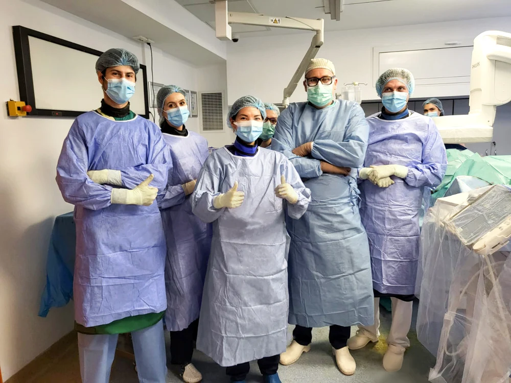 Echipa medicală care a realizat tratamentul endovascular al anevrismului aortic toraco-abdominal