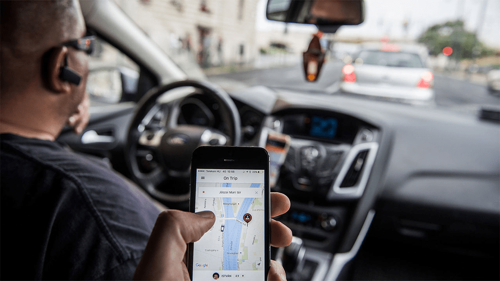 „Oprește-te sau te concediez": Un șofer român de Uber a sfidat departamentul de HR și a câștigat în instanță