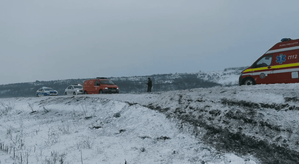 Autocar din Republica Moldova, răsturnat pe o șosea din Galați. Trei pasageri au fost răniți VIDEO
