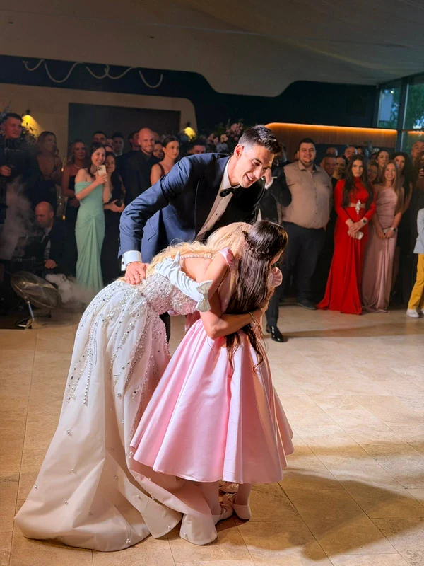 Andreea Bălan și Victor Cornea, dansul mirilor / foto: Click!