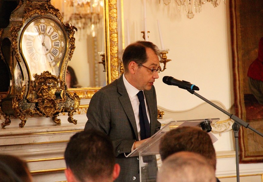 „Câine ipocrit”. Ambasadorul UE la Moscova, huiduit de comunişti la un eveniment la care a făcut apel la încetarea focului în Ucraina