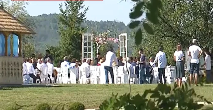 Cununia civilă a liderului AUR George Simion și a Ilincăi, la Măciuca, Vâlcea Foto captură video