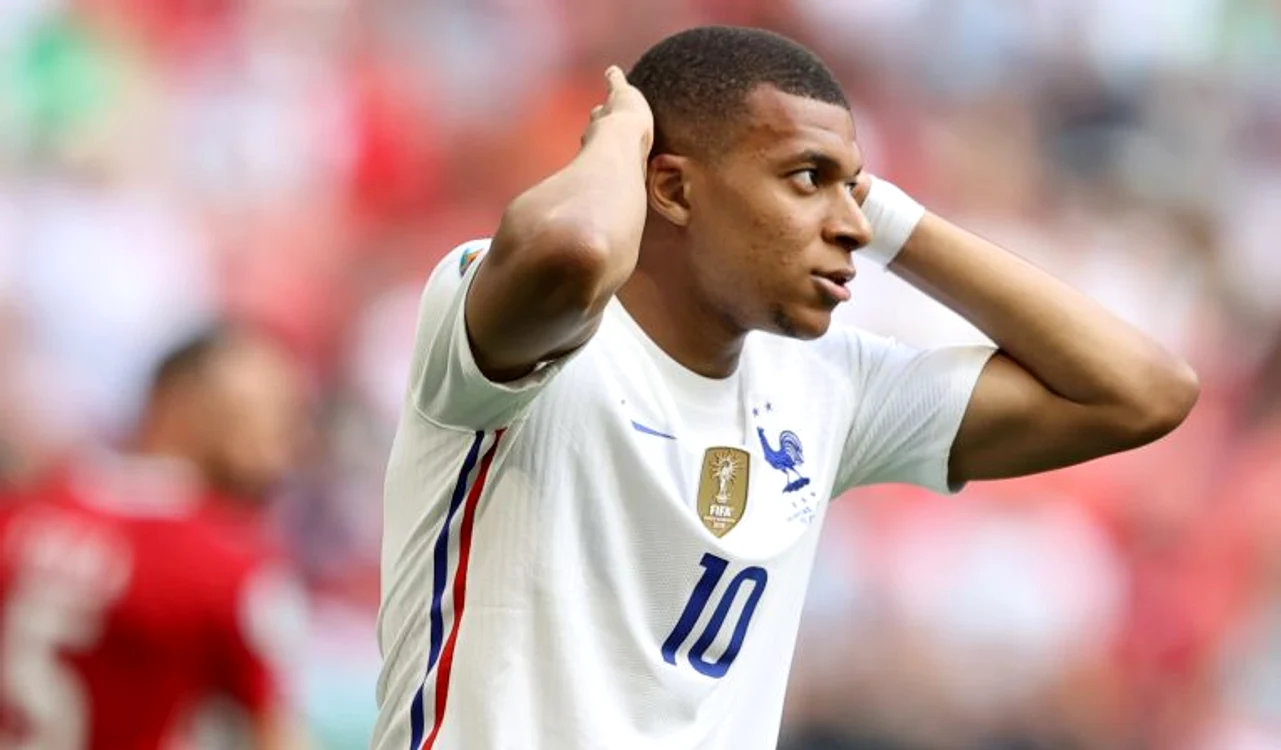 
    Francezul Mbappe e cel mai bine cotat fotbalist din lumeFoto: EPA  